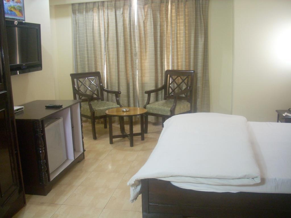 אגרה Hotel Ganga Ratan חדר תמונה
