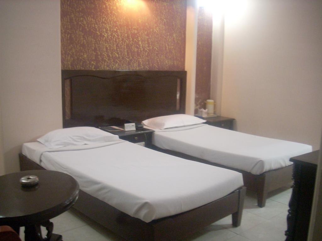 אגרה Hotel Ganga Ratan חדר תמונה