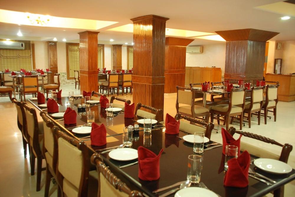 אגרה Hotel Ganga Ratan מראה חיצוני תמונה