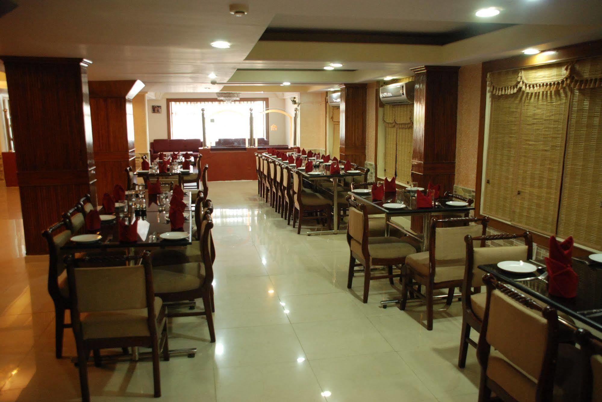 אגרה Hotel Ganga Ratan מראה חיצוני תמונה