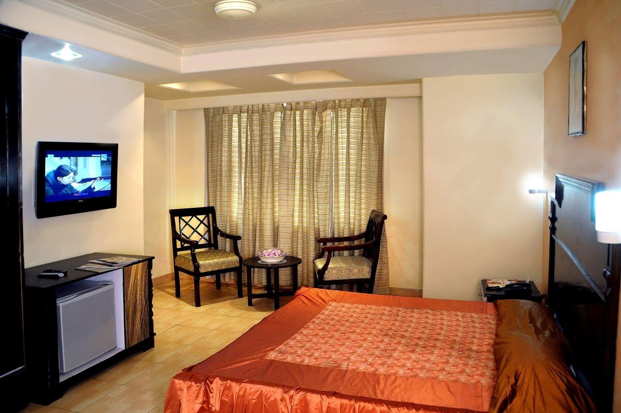 אגרה Hotel Ganga Ratan מראה חיצוני תמונה